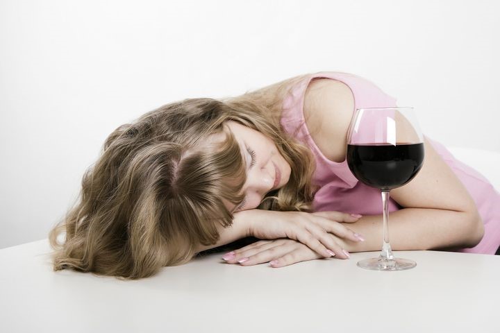 Zašto vas vino čini pospanim