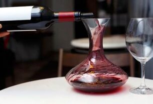 Da li vino zaista treba disati?