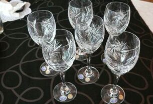 Kristalna nasuprot staklene vinske čaše